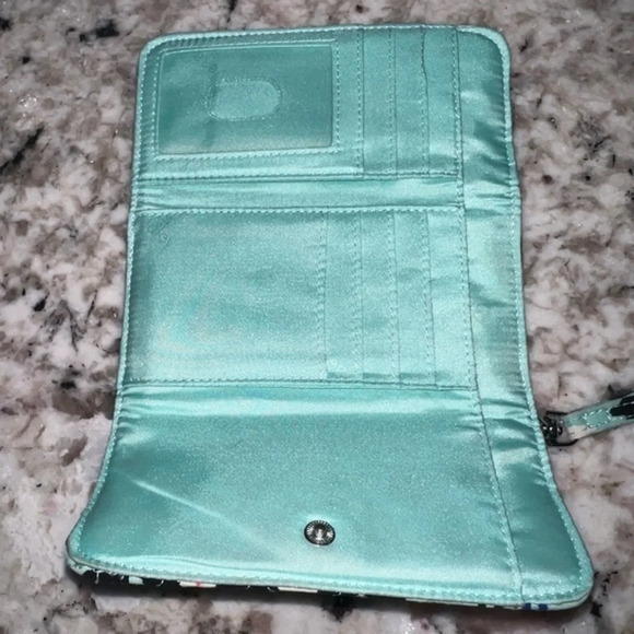 VERA BRADLEY Trifold Wristlet 2 for $22‎ ❇️ - Picture 4 of 7
